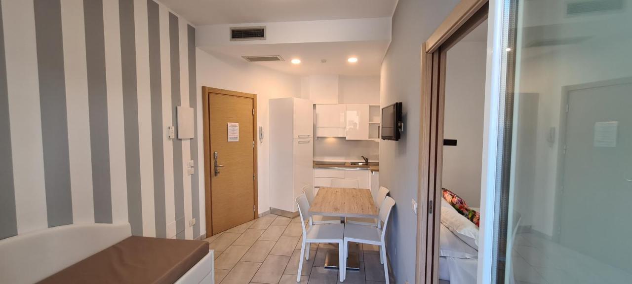 Rubino Apartments A 100Metri Dal Mare Riccione Extérieur photo