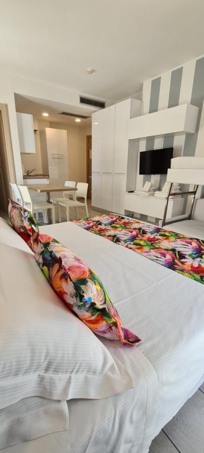 Rubino Apartments A 100Metri Dal Mare Riccione Extérieur photo