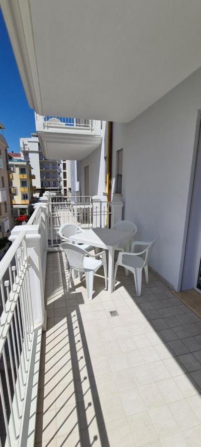 Rubino Apartments A 100Metri Dal Mare Riccione Extérieur photo