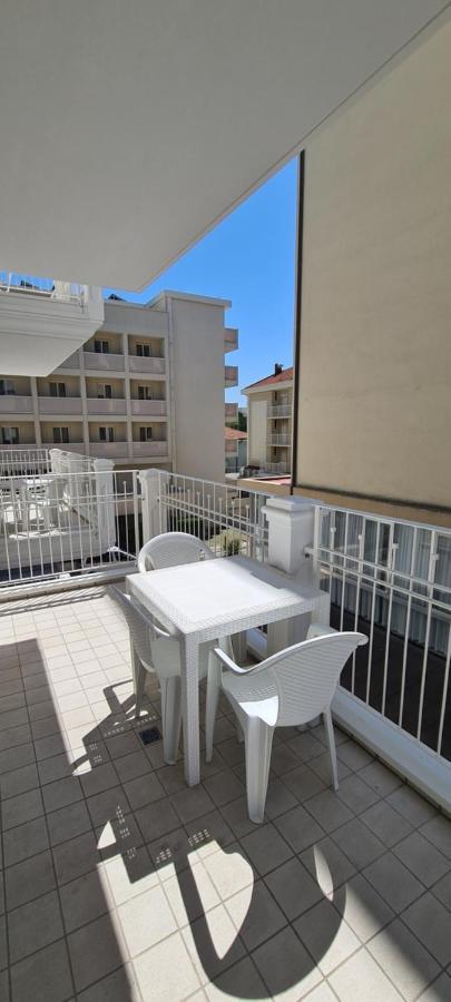Rubino Apartments A 100Metri Dal Mare Riccione Extérieur photo
