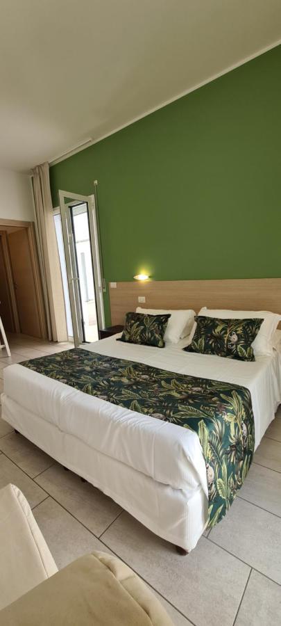 Rubino Apartments A 100Metri Dal Mare Riccione Extérieur photo