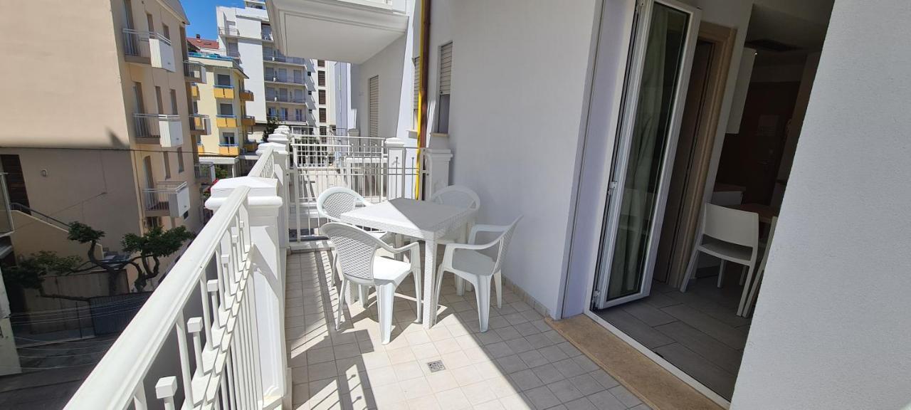 Rubino Apartments A 100Metri Dal Mare Riccione Extérieur photo