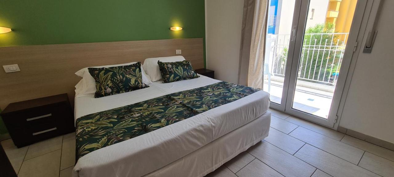 Rubino Apartments A 100Metri Dal Mare Riccione Extérieur photo