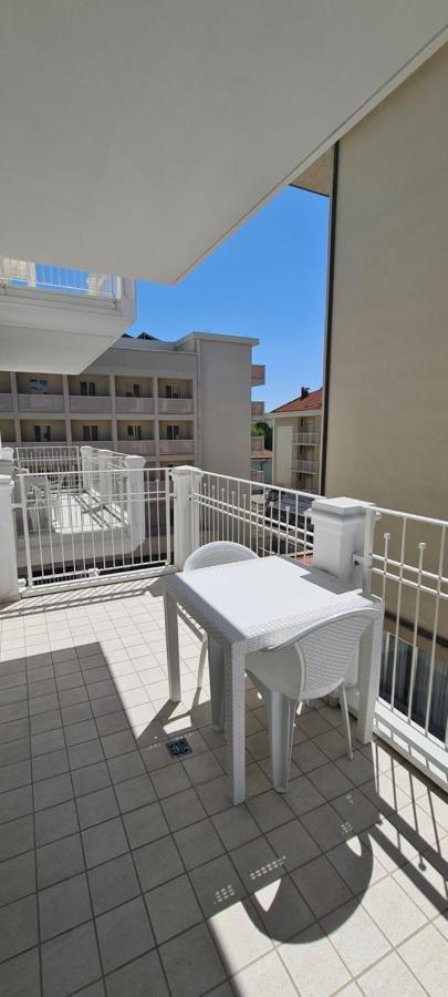 Rubino Apartments A 100Metri Dal Mare Riccione Extérieur photo