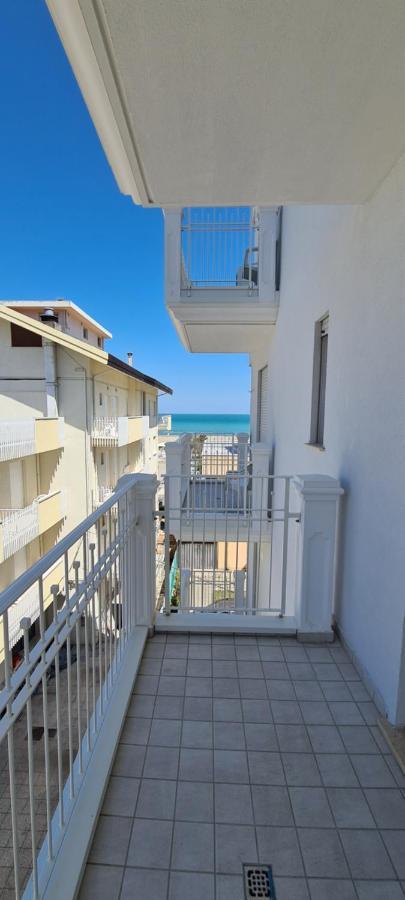 Rubino Apartments A 100Metri Dal Mare Riccione Extérieur photo