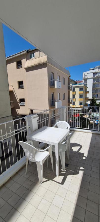 Rubino Apartments A 100Metri Dal Mare Riccione Extérieur photo