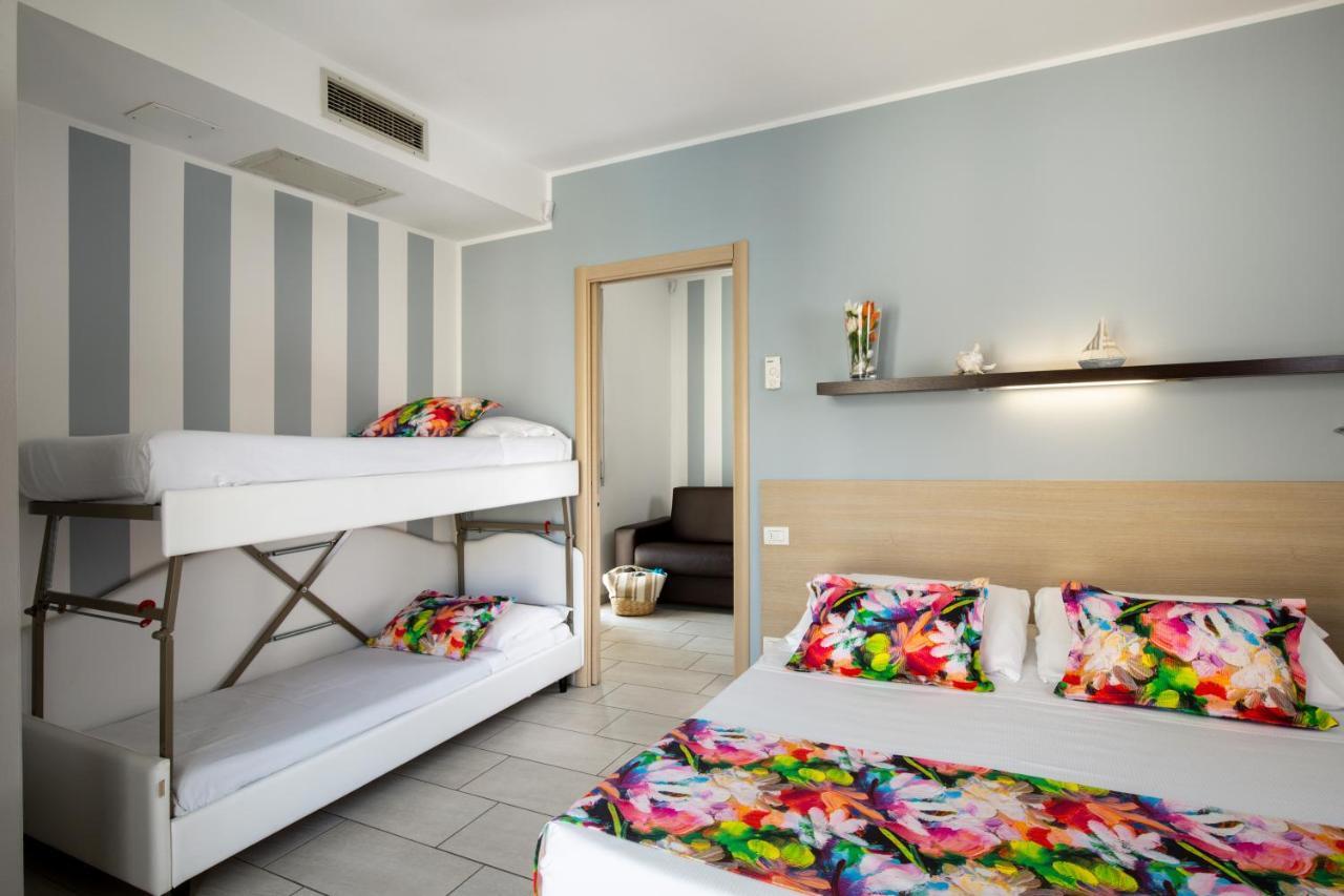 Rubino Apartments A 100Metri Dal Mare Riccione Extérieur photo